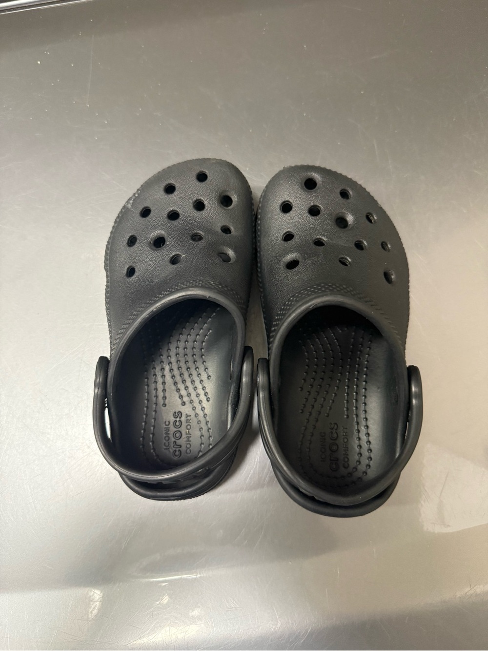 EUC. Kids Crocs. Size 9